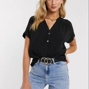 Candie’s Women’s M Black Collared Button Down with Cuff Sleeves